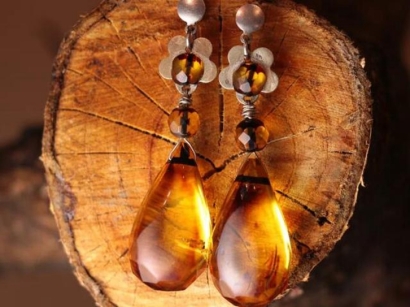 進口俄羅斯琥珀原石報關公司-18年礦石進口通關經(jīng)驗